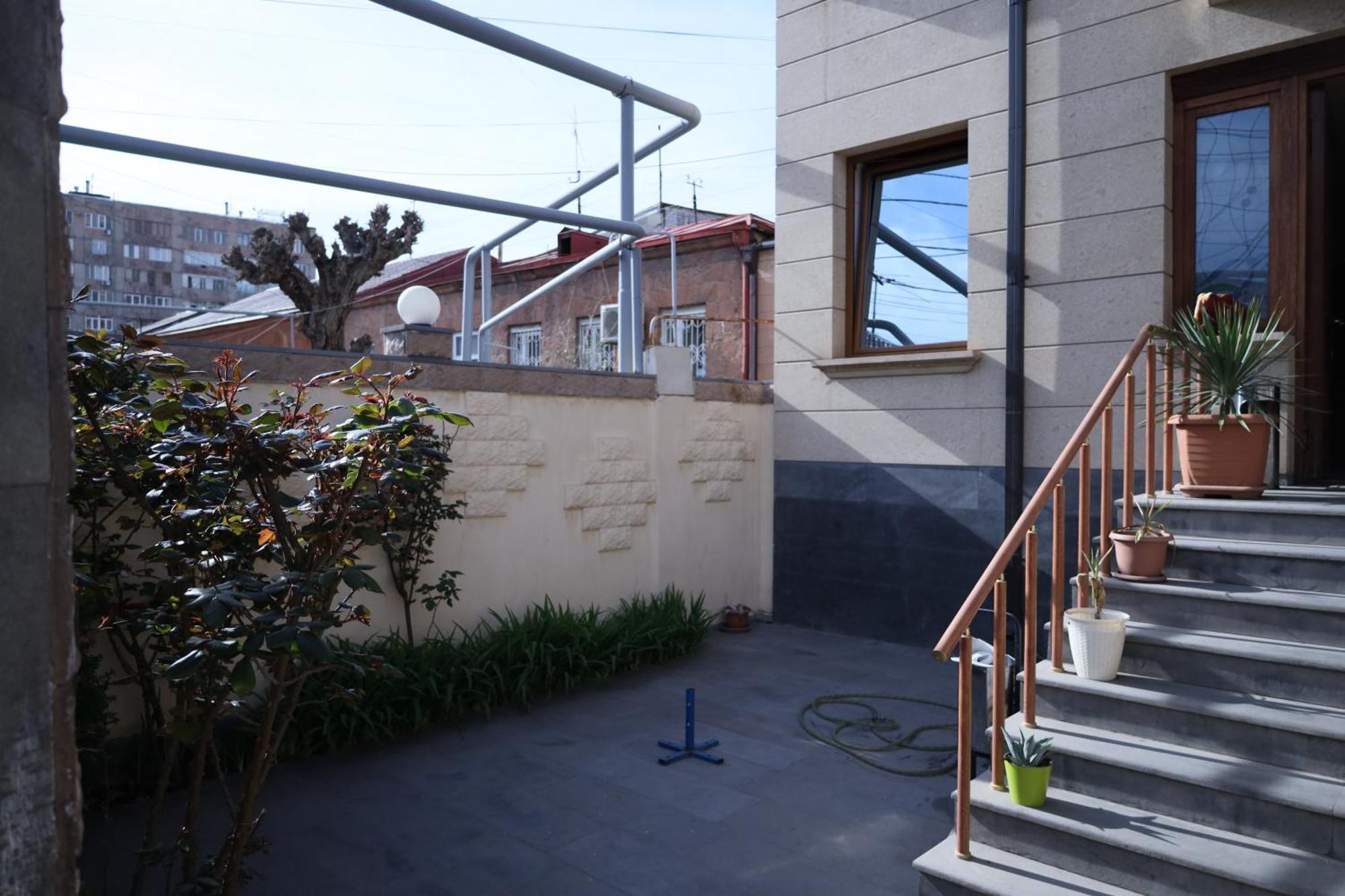 Art Hotel יירבאן מראה חיצוני תמונה