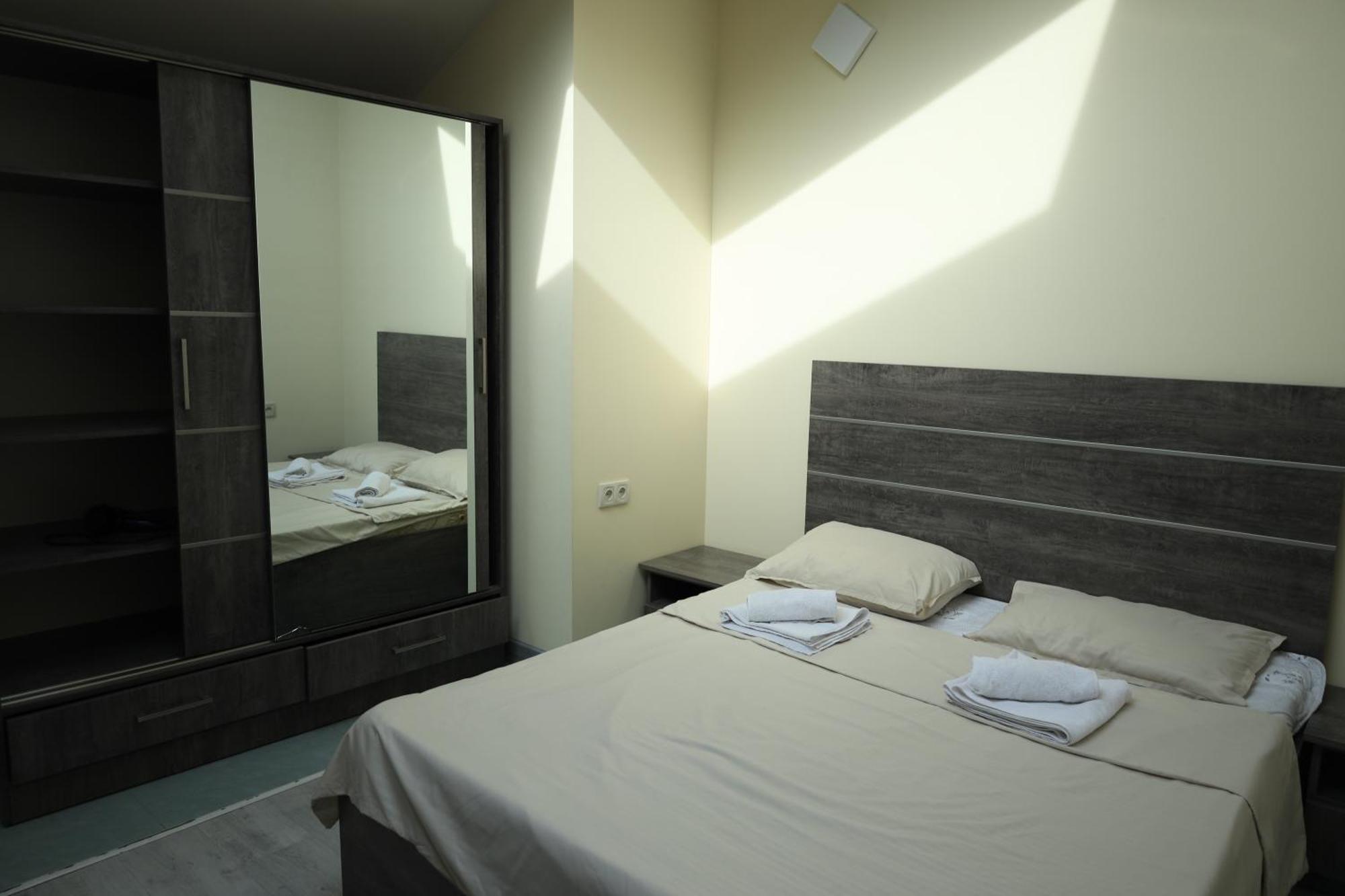 Art Hotel יירבאן מראה חיצוני תמונה
