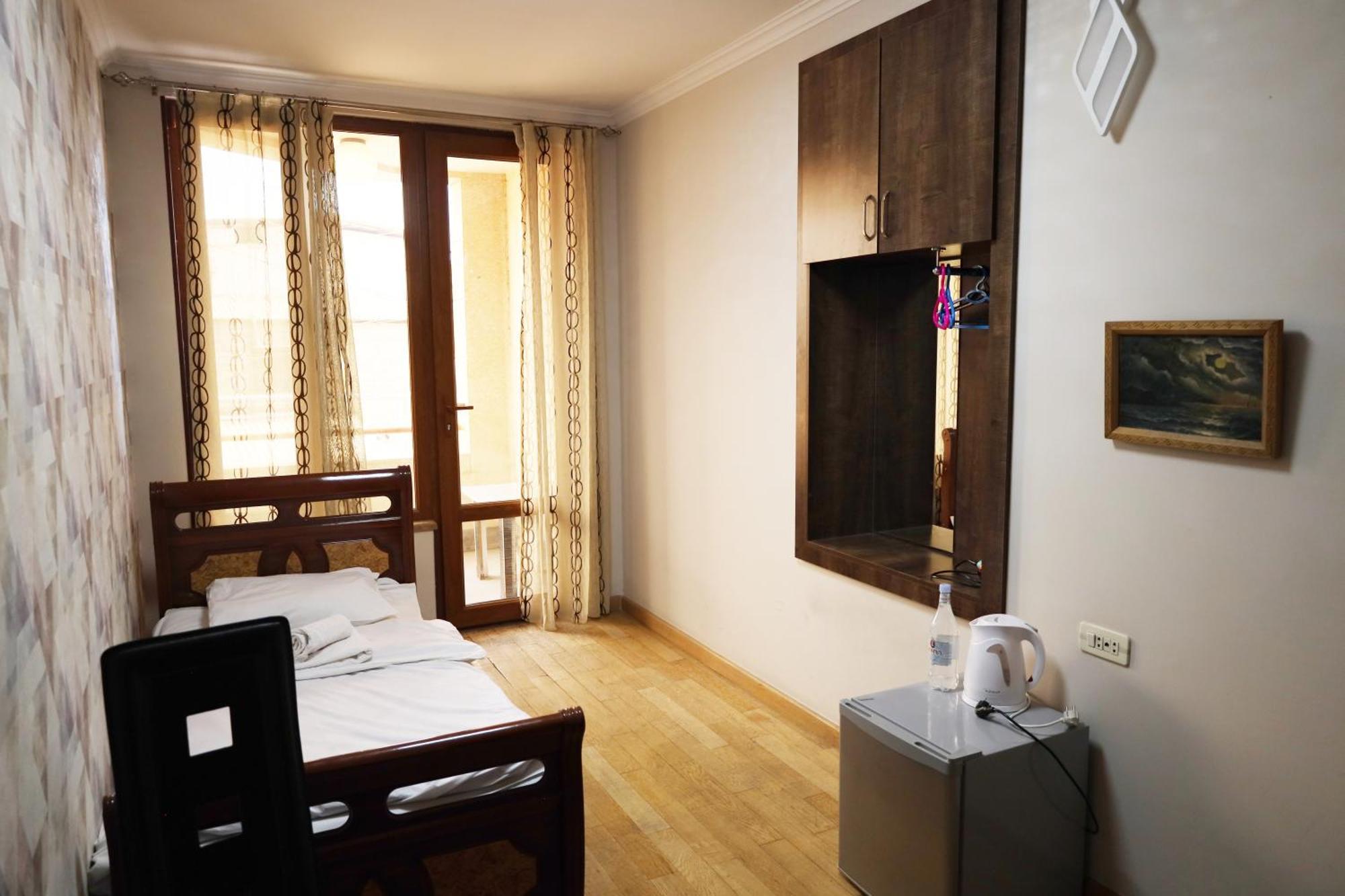 Art Hotel יירבאן מראה חיצוני תמונה