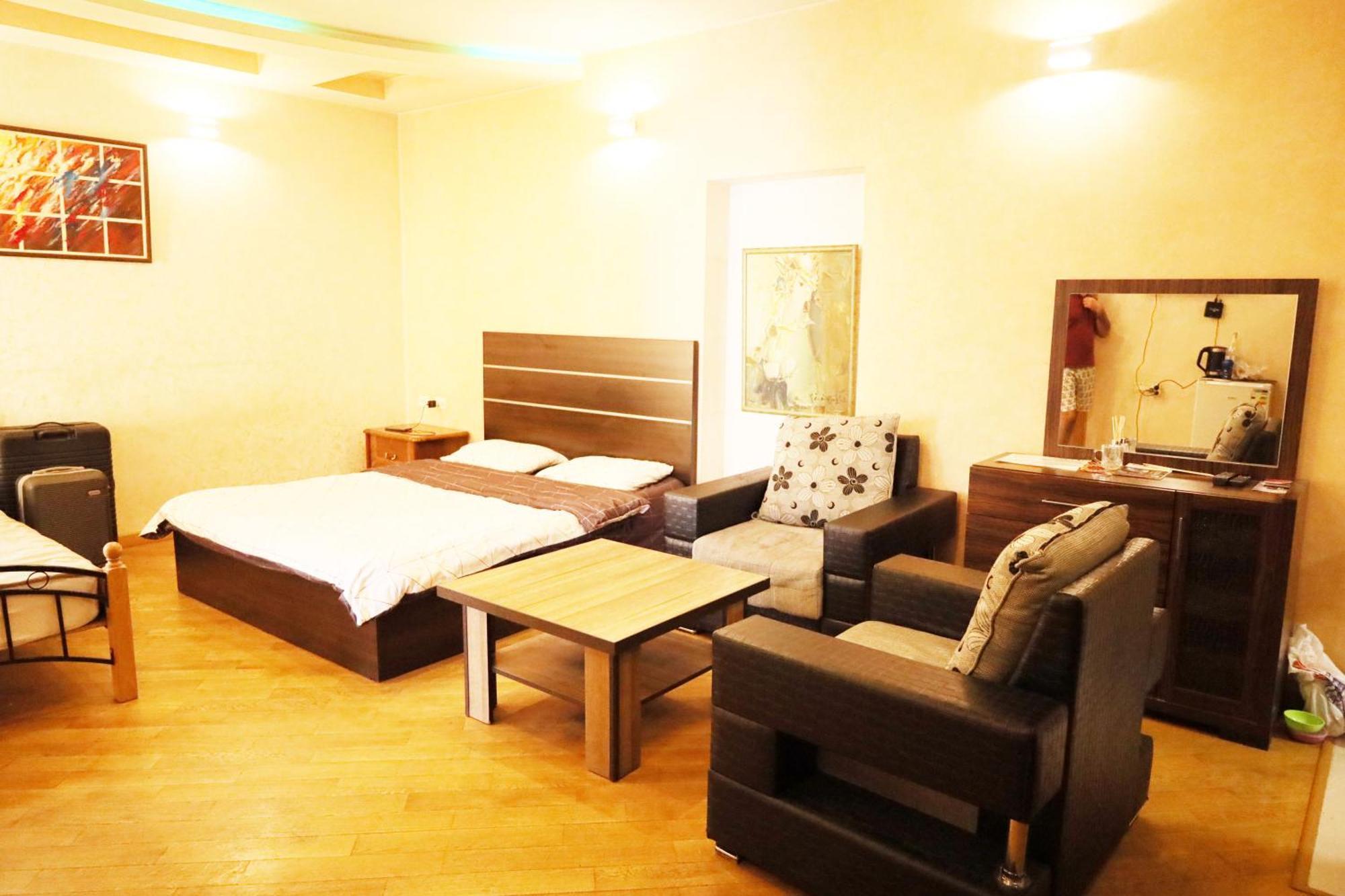 Art Hotel יירבאן מראה חיצוני תמונה