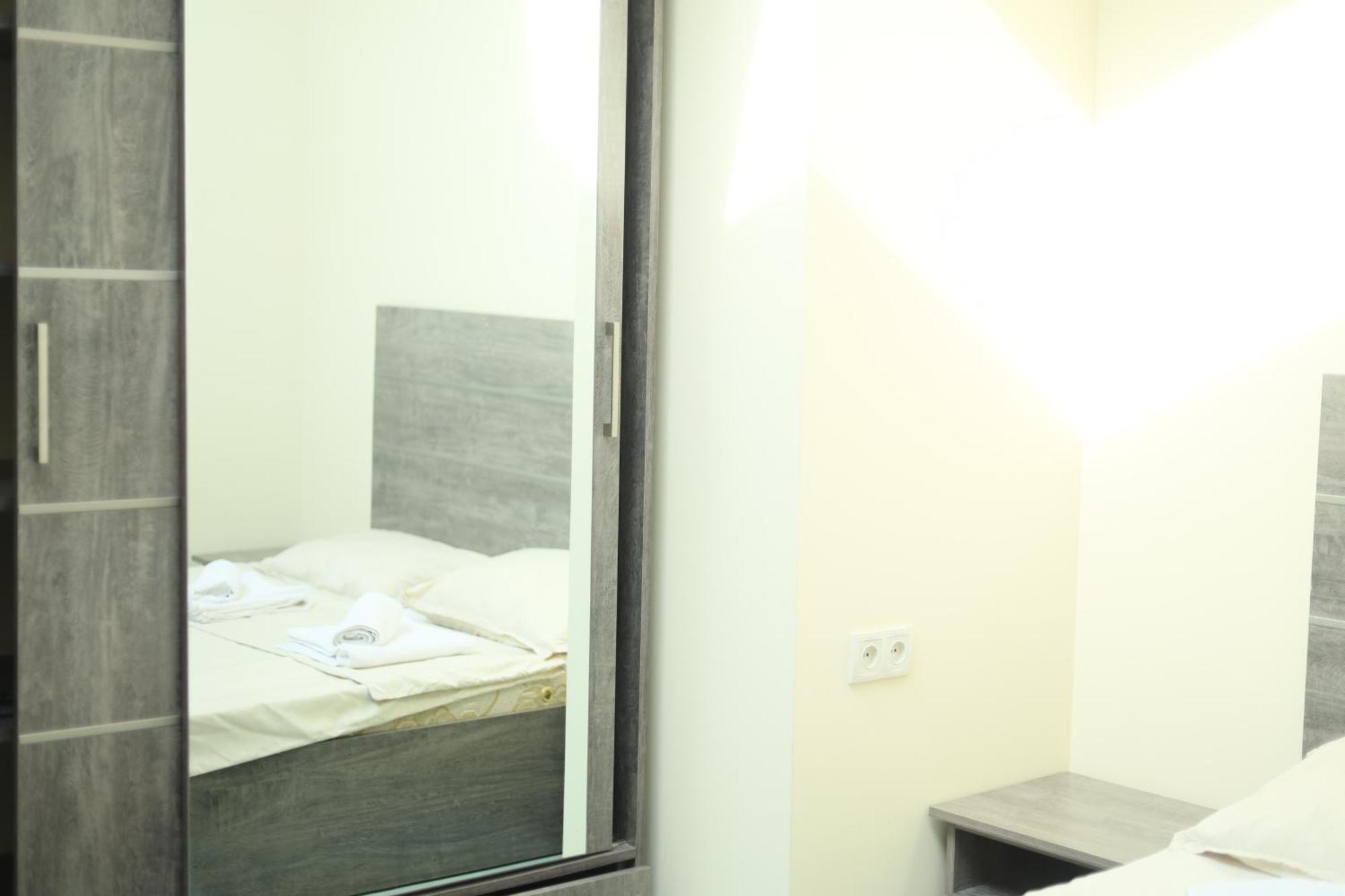 Art Hotel יירבאן מראה חיצוני תמונה