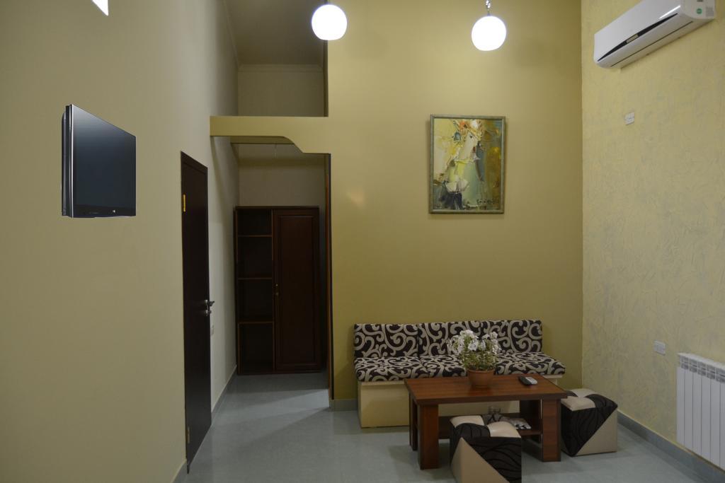 Art Hotel יירבאן חדר תמונה