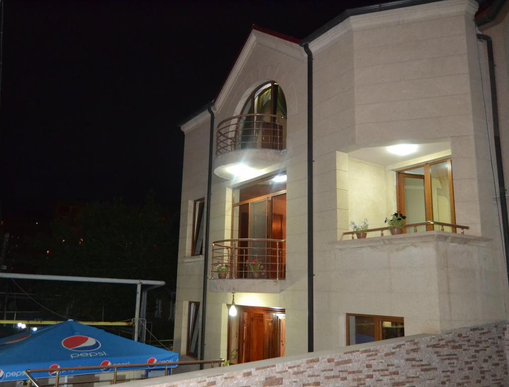 Art Hotel יירבאן מראה חיצוני תמונה