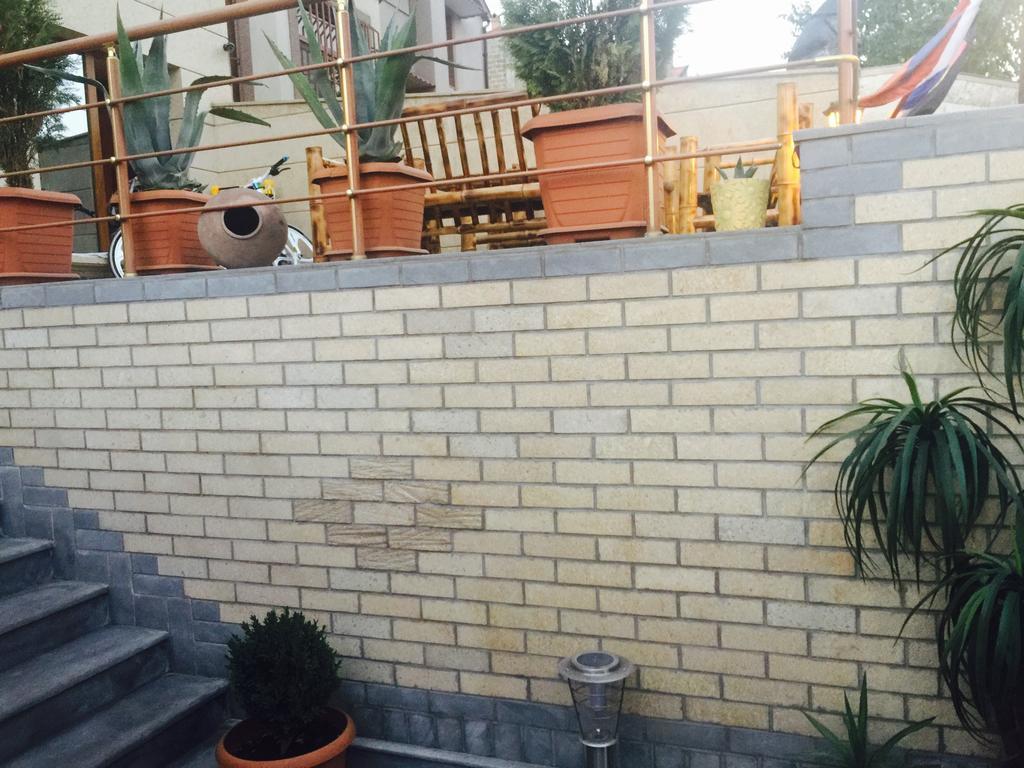 Art Hotel יירבאן מראה חיצוני תמונה